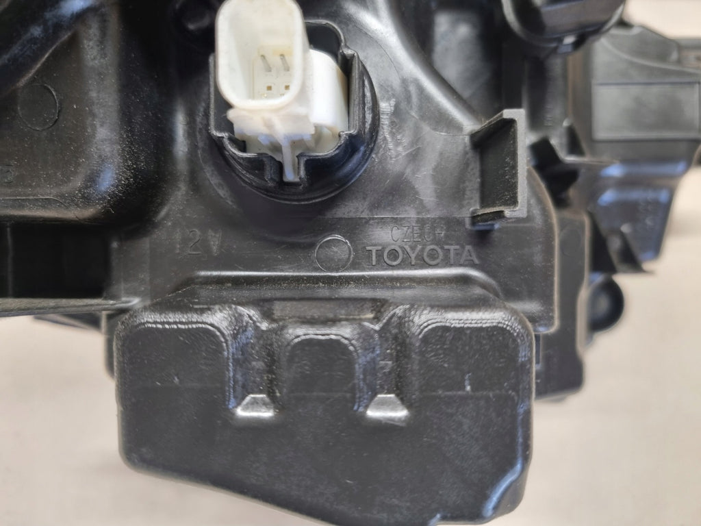 Frontscheinwerfer Toyota Yaris Full LED Ein Stück (Rechts oder Links) Headlight SCH8647386910cz