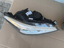Laden Sie das Bild in den Galerie-Viewer, Frontscheinwerfer BMW F21 F20 7229678 7229677 Bi-Xenon Ein Satz Headlight SCH9766934280gi