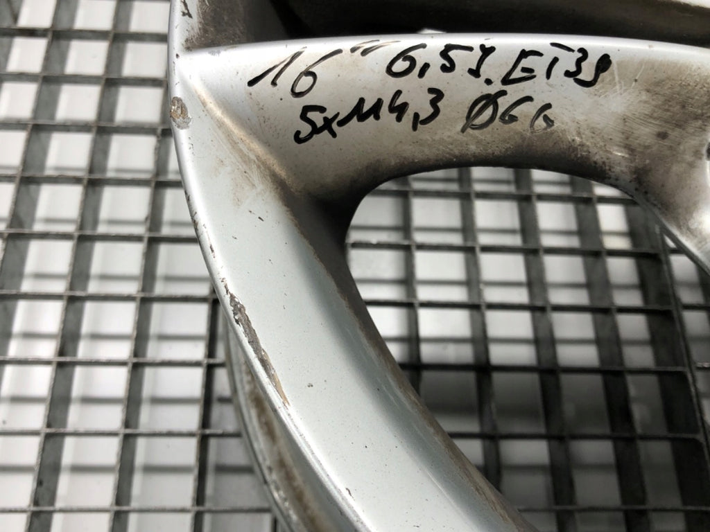 1x Alufelge 16 Zoll 6.5" 5x114.3 39ET Glanz Silber PZ474-T0675-Z Toyota