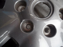 Laden Sie das Bild in den Galerie-Viewer, 1x Alufelge 18 Zoll 7.0&quot; 6x139.7 53 5ET 52910-CG920 Hyundai Staria Rim Wheel