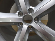 Load image into Gallery viewer, 1x Alufelge 18 Zoll 9.0&quot; 5x112 52ET Glanz Silber 8J0601025 Audi Tt Rim Wheel