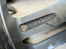 Load image into Gallery viewer, 1x Alufelge 17 Zoll 7.0&quot; 4x100 54ET Schwarz 52910-Q0500 Hyundai I20 Iii