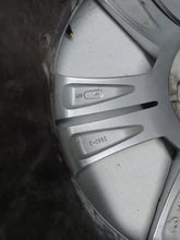 Laden Sie das Bild in den Galerie-Viewer, 1x Alufelge 17 Zoll 7.0&quot; 5x112 45ET Glanz Silber 57A601025E Skoda Kodiaq