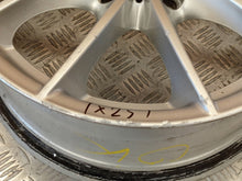 Laden Sie das Bild in den Galerie-Viewer, 1x Alufelge 17 Zoll 7.5" 5x120 32ET Glanz Silber 6787575 BMW F26 F25 Rim Wheel FEL1998662030yc