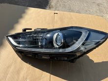 Laden Sie das Bild in den Galerie-Viewer, Frontscheinwerfer Hyundai Elantra 92101-F2 Halogen Links Scheinwerfer Headlight