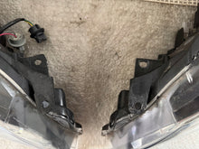 Laden Sie das Bild in den Galerie-Viewer, Frontscheinwerfer Toyota Yaris Ein Satz Scheinwerfer Headlight SCH8705822657as