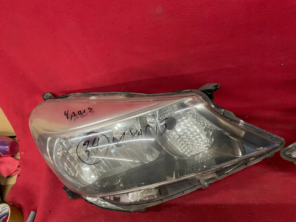Frontscheinwerfer Toyota Yaris Ein Satz Scheinwerfer Headlight SCH7354287191hu