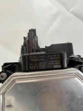 Load image into Gallery viewer, Frontscheinwerfer Toyota Yaris Cross 0D-314 LED Ein Satz Scheinwerfer Headlight SCH9798134520yj