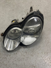 Laden Sie das Bild in den Galerie-Viewer, Frontscheinwerfer Mercedes-Benz Sl R230 A2308207361 Links Scheinwerfer Headlight SCH4520733930zb