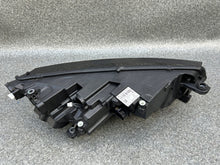 Laden Sie das Bild in den Galerie-Viewer, Frontscheinwerfer Skoda Octavia IV 5E4941015A Links Scheinwerfer Headlight SCH7611850896dt