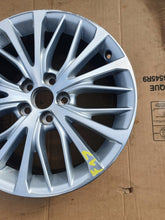 Laden Sie das Bild in den Galerie-Viewer, 1x Alufelge 18 Zoll 7.5" 5x114.3 45ET Glanz Silber 19042407132 Toyota Avensis FEL2078502966ay