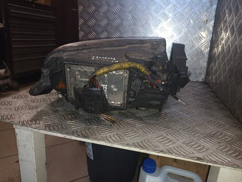 Frontscheinwerfer VW Touareg Xenon Ein Stück (Rechts oder Links) Headlight