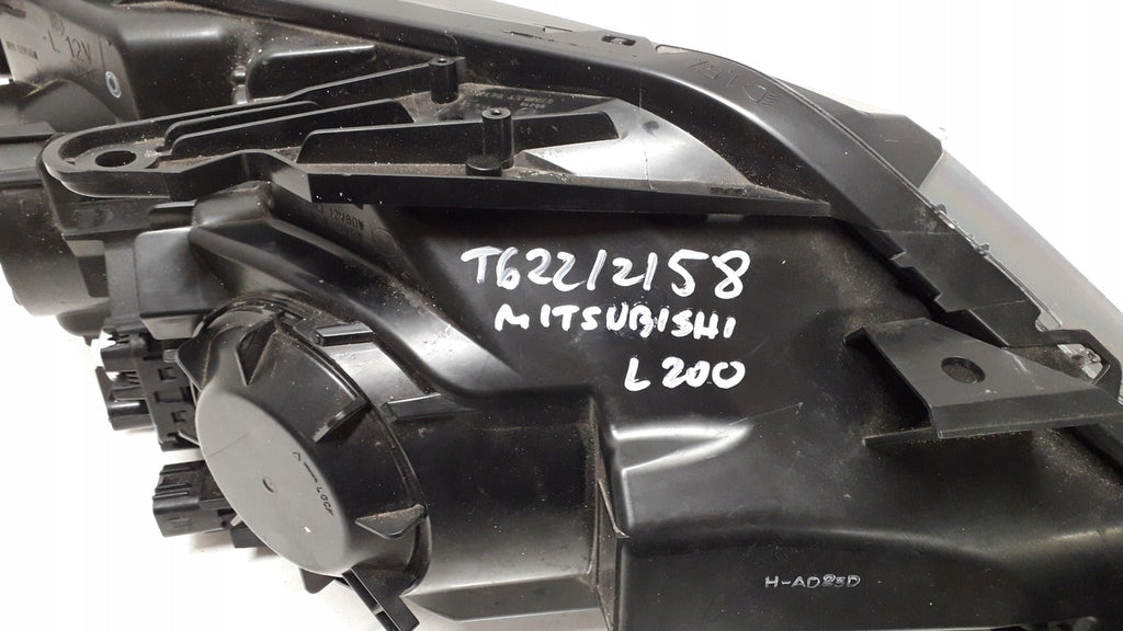 Frontscheinwerfer Mitsubishi L200 Triton 8301D378 Ein Stück (Rechts oder Links)