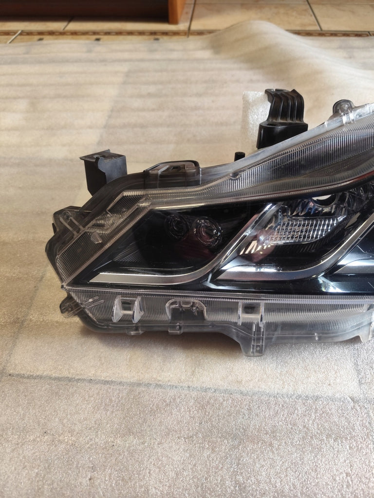 Frontscheinwerfer Toyota Corolla 8115002T31 Links Scheinwerfer Headlight SCH3861099658ud