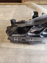 Laden Sie das Bild in den Galerie-Viewer, Frontscheinwerfer Toyota Corolla 8115002T31 Links Scheinwerfer Headlight SCH3861099658ud