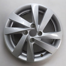 Load image into Gallery viewer, 1x Alufelge 15 Zoll 5.5&quot; 4x100 41ET Glanz Silber 1SL601025A Seat Rim Wheel