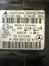 Laden Sie das Bild in den Galerie-Viewer, Frontscheinwerfer Mercedes-Benz W245 A1698204661 0301220286 Rechts Headlight SCH1625253964pe