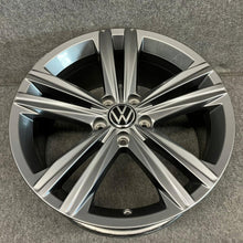 Laden Sie das Bild in den Galerie-Viewer, 1x Alufelge 18 Zoll 8.0" 5x112 40ET 3G8601025N VW Arteon Rim Wheel FEL9192056338py