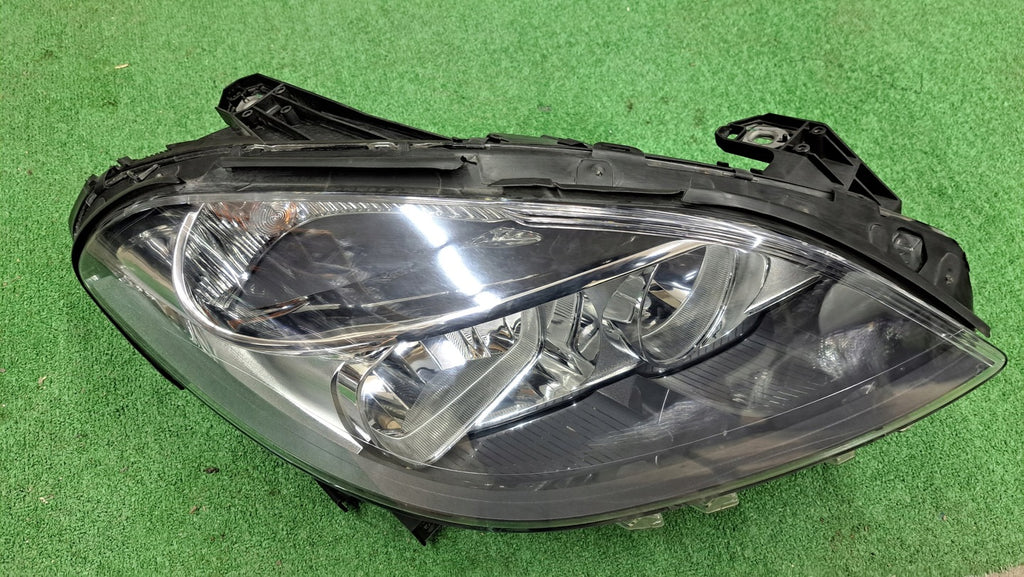 Frontscheinwerfer Mercedes-Benz W246 A2468200261 Halogen Rechts Headlight