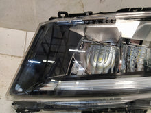 Laden Sie das Bild in den Galerie-Viewer, Frontscheinwerfer Iveco 58029054970 Full LED Ein Stück (Rechts oder Links) SCH8776862776mp