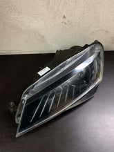 Laden Sie das Bild in den Galerie-Viewer, Frontscheinwerfer Skoda Superb III 3V1941015A Links Scheinwerfer Headlight SCH1681487880ud