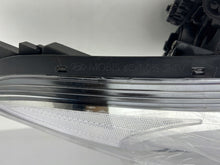 Load image into Gallery viewer, Frontscheinwerfer Hyundai I I40 92102-3Z025 Xenon Rechts Scheinwerfer Headlight