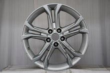 Laden Sie das Bild in den Galerie-Viewer, 1x Alufelge 18 Zoll 7.0" 5x112 22ET Glanz Silber 6876918 BMW G01 G02 Rim Wheel FEL3560024576xl
