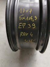 Load image into Gallery viewer, 1x Alufelge 17 Zoll 7.0&quot; 5x114.3 39ET Glanz Graphit PZ49M-X0670- Mg Rav 4