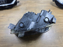 Laden Sie das Bild in den Galerie-Viewer, Frontscheinwerfer Opel E Combo 9816825980 Rechts Scheinwerfer Headlight SCH9352255272ty