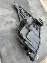 Laden Sie das Bild in den Galerie-Viewer, Frontscheinwerfer Peugeot 3008 89903245 Rechts Scheinwerfer Headlight SCH7821998061ps
