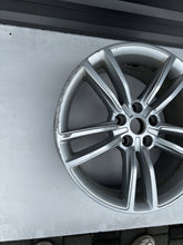 Laden Sie das Bild in den Galerie-Viewer, 1x Alufelge 19 Zoll 8.0&quot; 5x120 40ET Glanz Silber 6007214-00- Tesla Model S