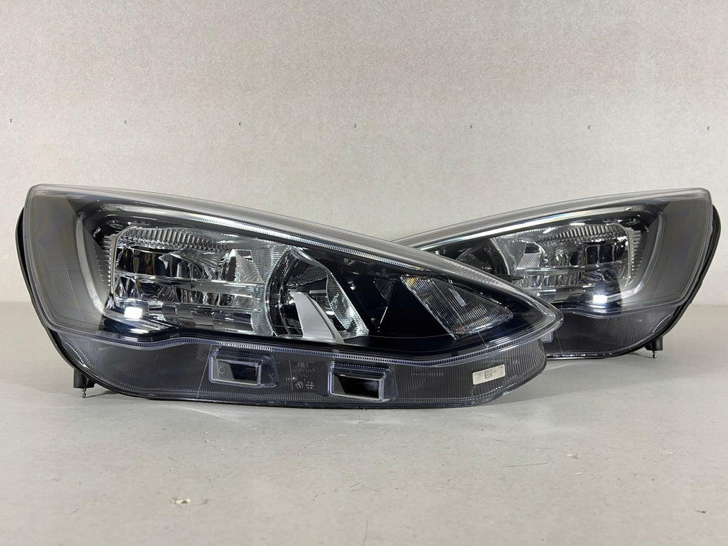 Frontscheinwerfer Ford Focus MX7B-13E014-CE MX7B-13E015-CC LED Rechts oder Links