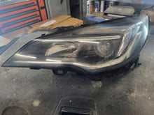 Laden Sie das Bild in den Galerie-Viewer, Frontscheinwerfer Opel Astra 39047198 Links Scheinwerfer Headlight SCH1010950004cw