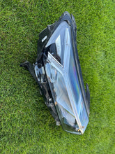 Load image into Gallery viewer, Frontscheinwerfer Dacia Sandero III 260104363R 260104363R260104363R LED Rechts SCH1422600093sp