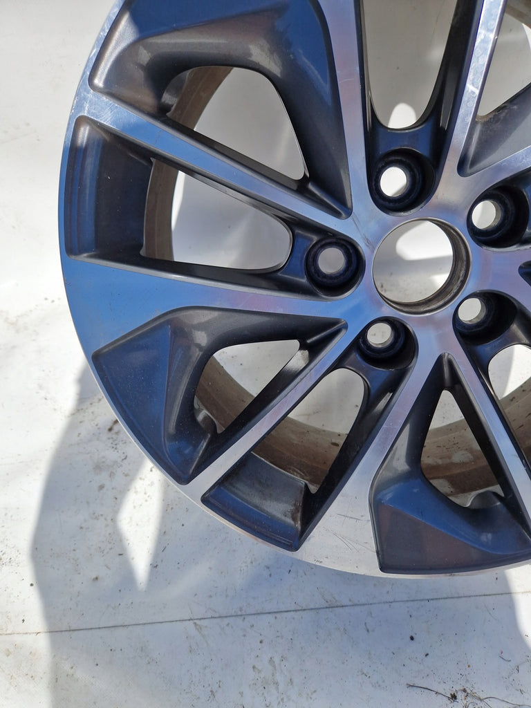 1x Alufelge 17 Zoll 7.0" 4x114.3 39ET Glanz Silber Toyota Avensis Rim Wheel