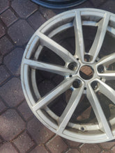 Laden Sie das Bild in den Galerie-Viewer, 1x Alufelge 17 Zoll 7.5" 5x112 30ET Glanz Silber 6883520 BMW Rim Wheel FEL1088527978bq