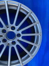 Load image into Gallery viewer, 1x Alufelge 18 Zoll 6.5" 5x112 38ET Glanz Silber A1564011900 Mercedes-Benz Gla FEL3909295722av
