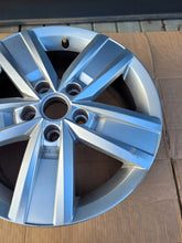 Laden Sie das Bild in den Galerie-Viewer, 1x Alufelge 17 Zoll 7.0" 5x120 7E0601025P VW Multivan Rim Wheel FEL2622396943ld