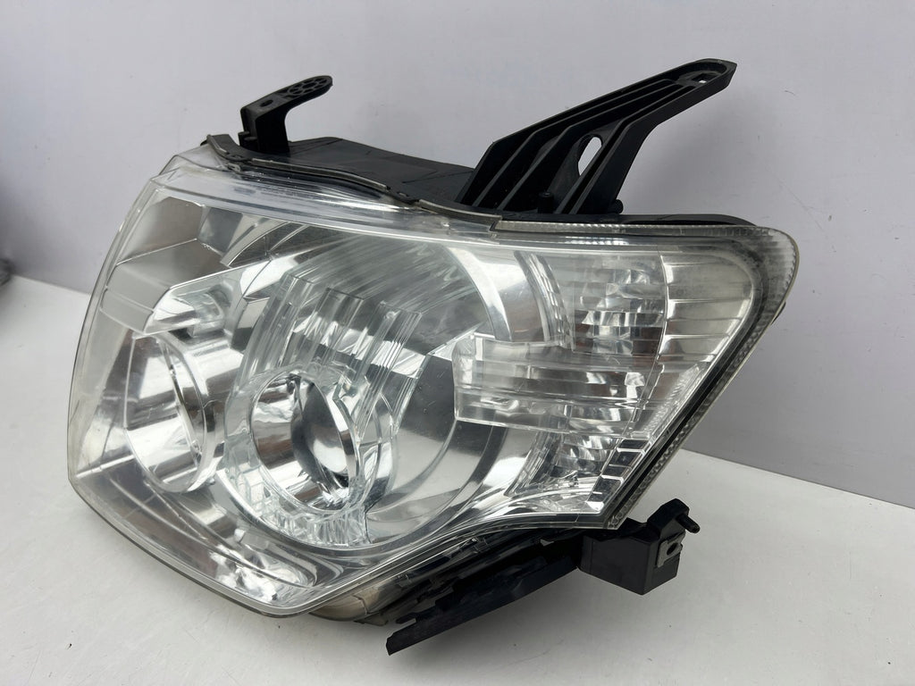 Frontscheinwerfer Mitsubishi Pajero IV 100-67018 Xenon Rechts oder Links