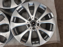 Laden Sie das Bild in den Galerie-Viewer, 4x Alufelge 18 Zoll 8.0" 5x112 43ET Glanz Silber A2134011100 Mercedes-Benz W213 FEL9224160139sc