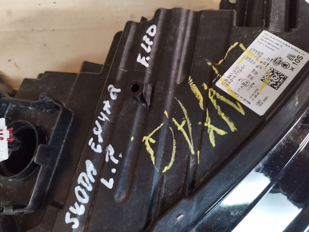 Frontscheinwerfer Skoda Enyaq 5LB941015 LED Links Scheinwerfer Headlight