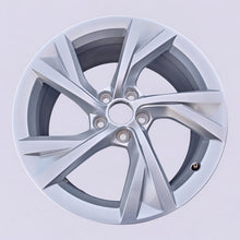 Laden Sie das Bild in den Galerie-Viewer, 1x Alufelge 18 Zoll 8.0&quot; 5x112 40ET Glanz Silber 8W0601025 Audi A4 Rim Wheel