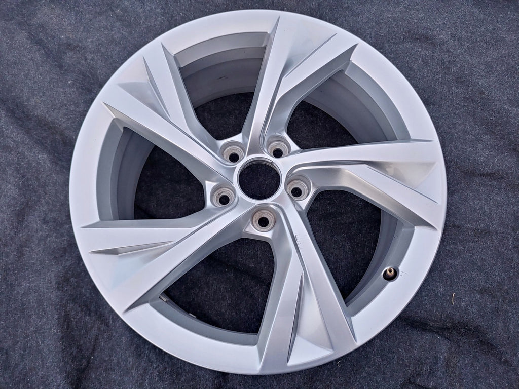 1x Alufelge 18 Zoll 8.0" 5x112 40ET Glanz Silber 8W0601025 Audi A4 Rim Wheel