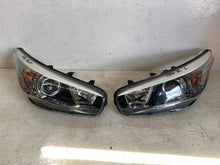 Laden Sie das Bild in den Galerie-Viewer, Frontscheinwerfer Kia Ceed 92102A2010 Ein Satz Scheinwerfer Headlight SCH1982829180hx