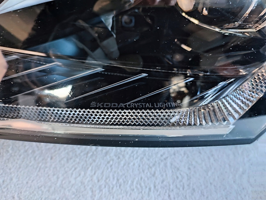 Frontscheinwerfer Skoda Octavia IV 5E4941015A LED Links Scheinwerfer Headlight SCH2734640054ht
