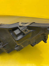 Laden Sie das Bild in den Galerie-Viewer, Frontscheinwerfer Toyota 4 Yaris EUK0-8 LED Links Scheinwerfer Headlight SCH3150509465ew