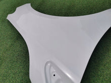 Laden Sie das Bild in den Galerie-Viewer, Kotflügel Mercedes-Benz W247 X247 A2478811000 Vorne Rechts Schwarz