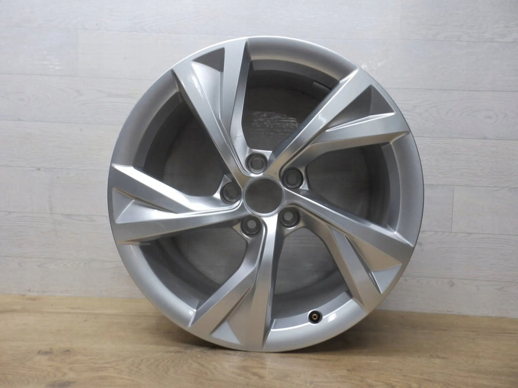 1x Alufelge 18 Zoll 8.0" 5x112 40ET Glanz Silber 8W0601025 Audi A4 Rim Wheel