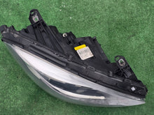 Laden Sie das Bild in den Galerie-Viewer, Frontscheinwerfer Mercedes-Benz W246 Rechts Scheinwerfer Headlight SCH3874887535tv