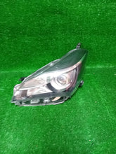 Load image into Gallery viewer, Frontscheinwerfer Toyota Yaris Ein Stück (Rechts oder Links) Headlight SCH3818886889cf